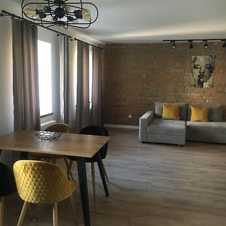 Дворівневі Апартаменти На Площі Ринок リヴィウ エクステリア 写真